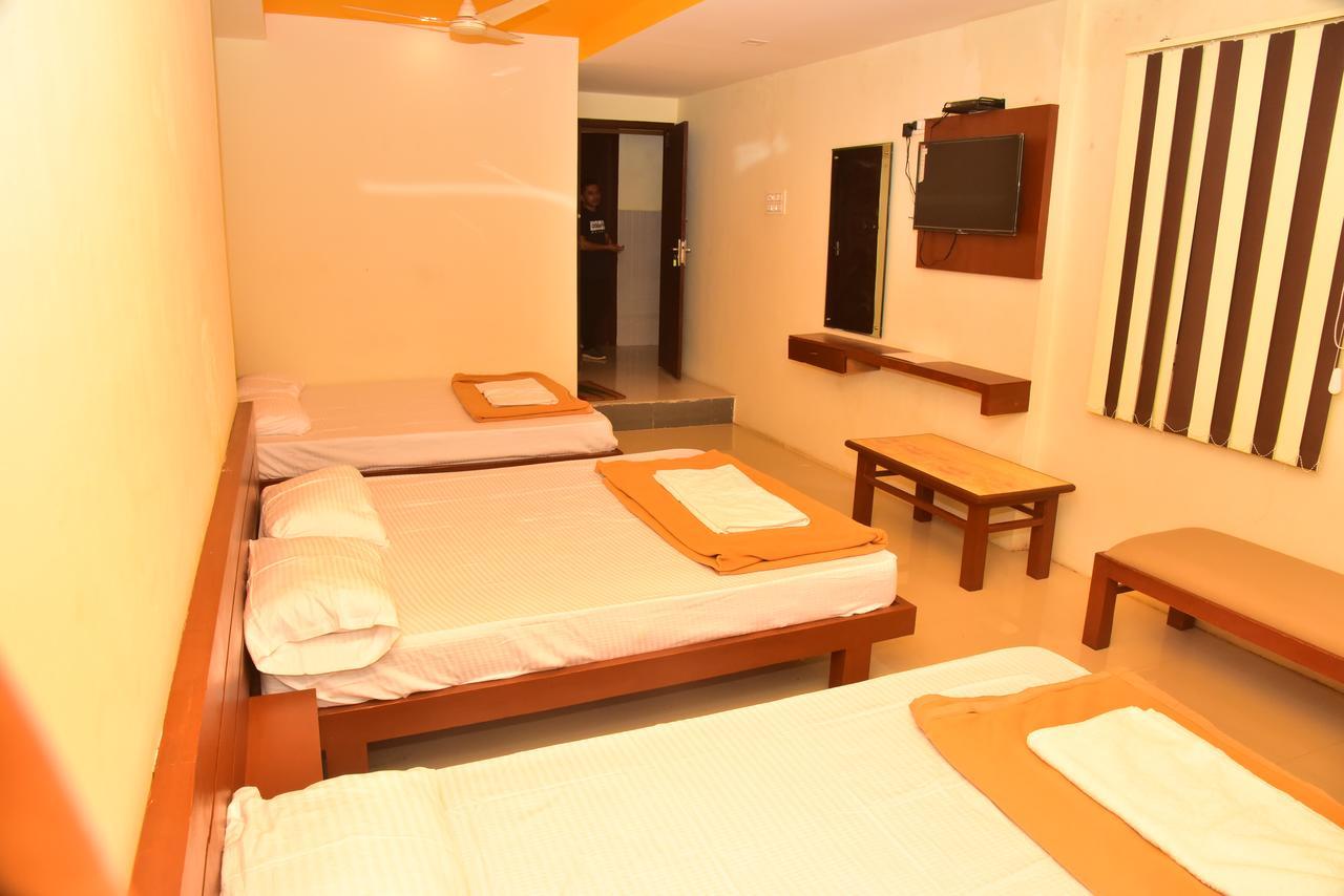 Bright Palace Restaurant And Residency Hotel Shimoga Exterior foto
