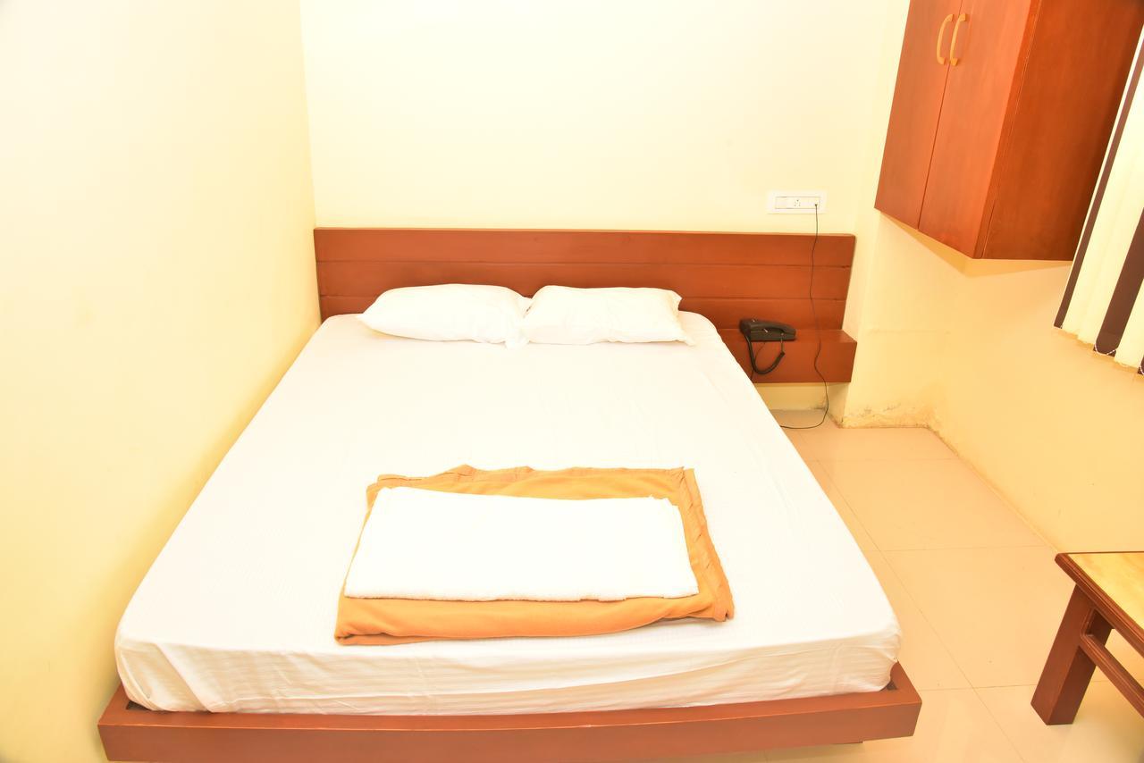 Bright Palace Restaurant And Residency Hotel Shimoga Exterior foto